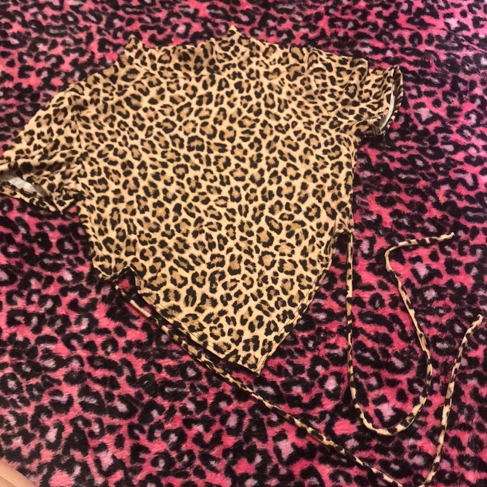 Forever 21 Cheetah print cut out back crop top